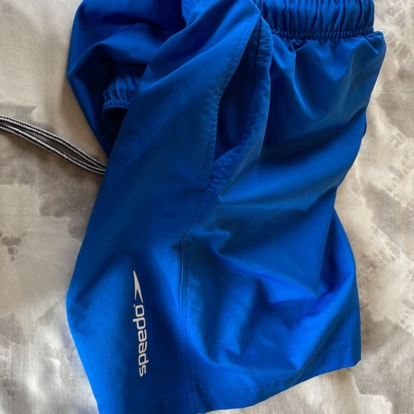 Blue XL Speedo Men’s Swim Trunks - Never Worn - Pockets and Mesh Liner - Picture 4 of 6